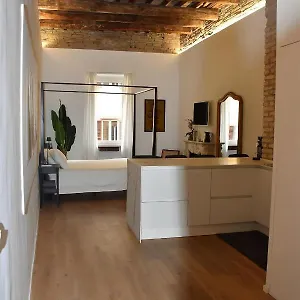 Fontana Luxury Apartment Rome